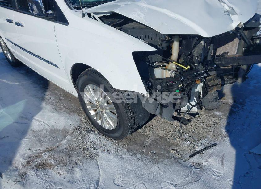 Photo 19 of 2014 Chrysler Town & COUNTRY LIMITED (VIN 2C4RC1GG1ER468498)