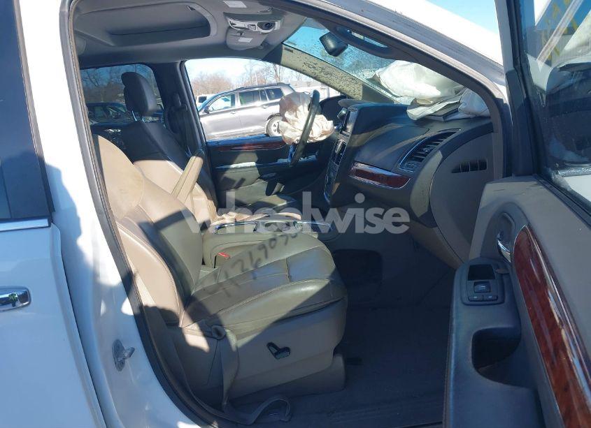 Photo 5 of 2014 Chrysler Town & COUNTRY LIMITED (VIN 2C4RC1GG1ER468498)