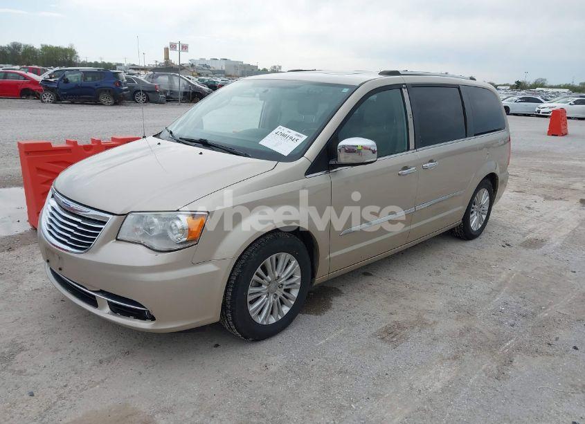 Photo 2 of 2015 Chrysler Town & COUNTRY LIMITED PLATINUM (VIN 2C4RC1GG1FR528197)