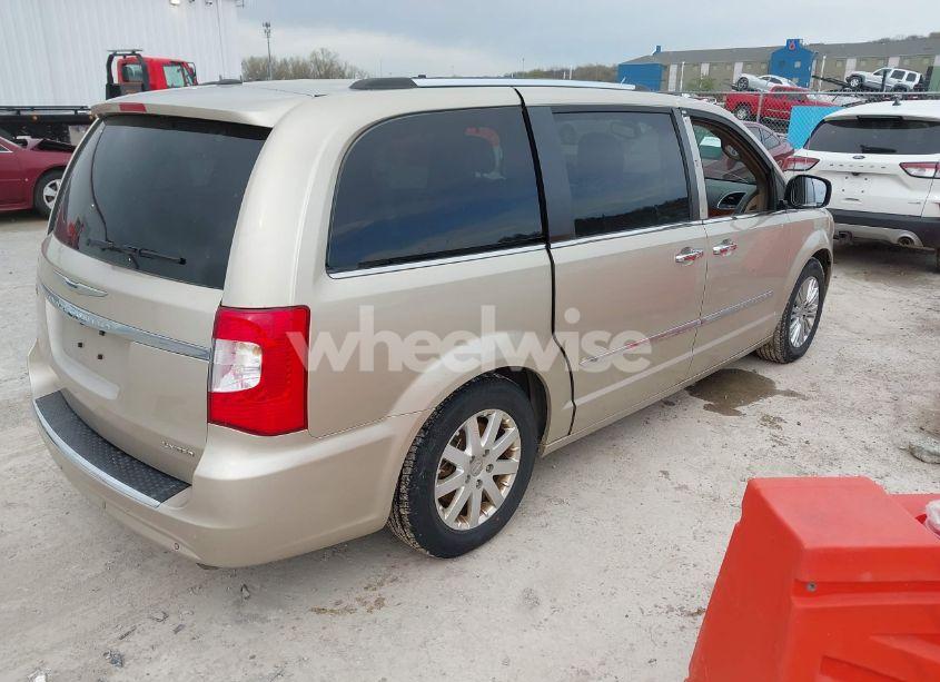 Photo 4 of 2015 Chrysler Town & COUNTRY LIMITED PLATINUM (VIN 2C4RC1GG1FR528197)