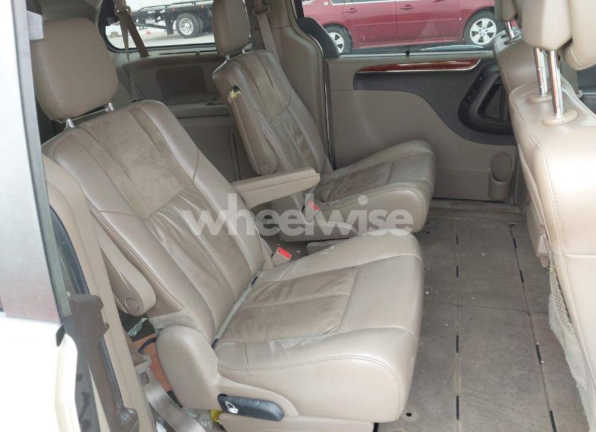 Photo 8 of 2015 Chrysler Town & COUNTRY LIMITED PLATINUM (VIN 2C4RC1GG1FR528197)