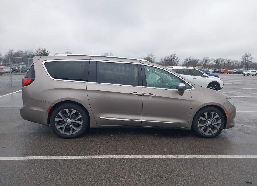Photo 13 of 2017 Chrysler Pacifica LIMITED (VIN 2C4RC1GG1HR537422)