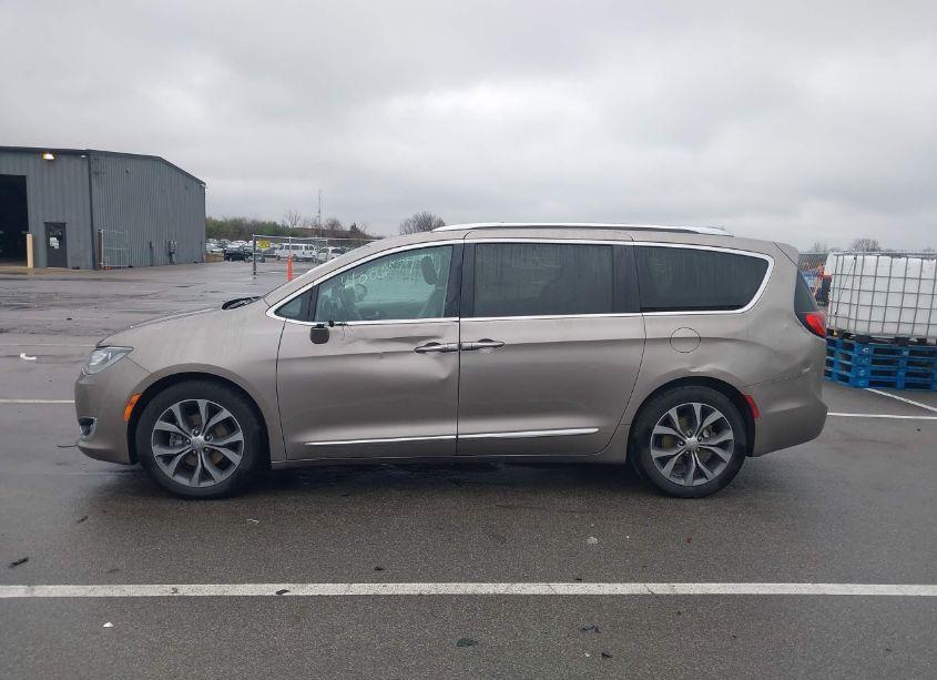 Photo 14 of 2017 Chrysler Pacifica LIMITED (VIN 2C4RC1GG1HR537422)