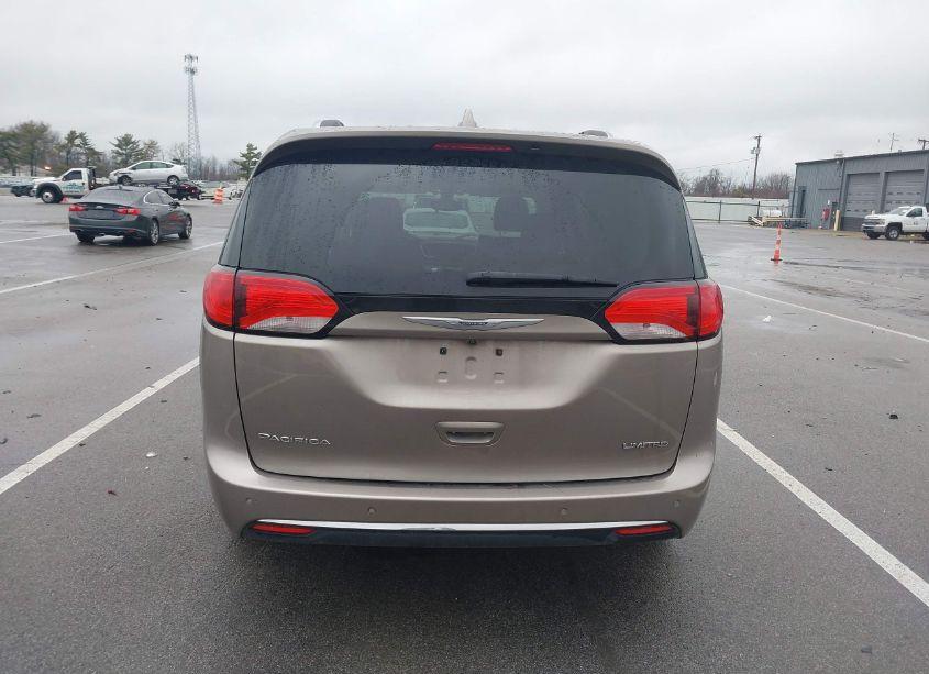 Photo 16 of 2017 Chrysler Pacifica LIMITED (VIN 2C4RC1GG1HR537422)