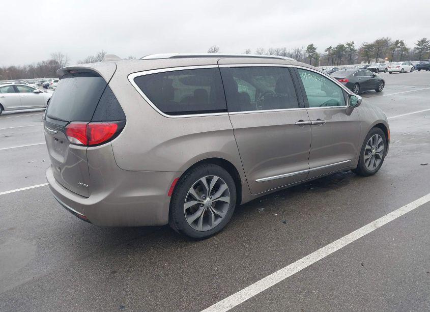 Photo 4 of 2017 Chrysler Pacifica LIMITED (VIN 2C4RC1GG1HR537422)