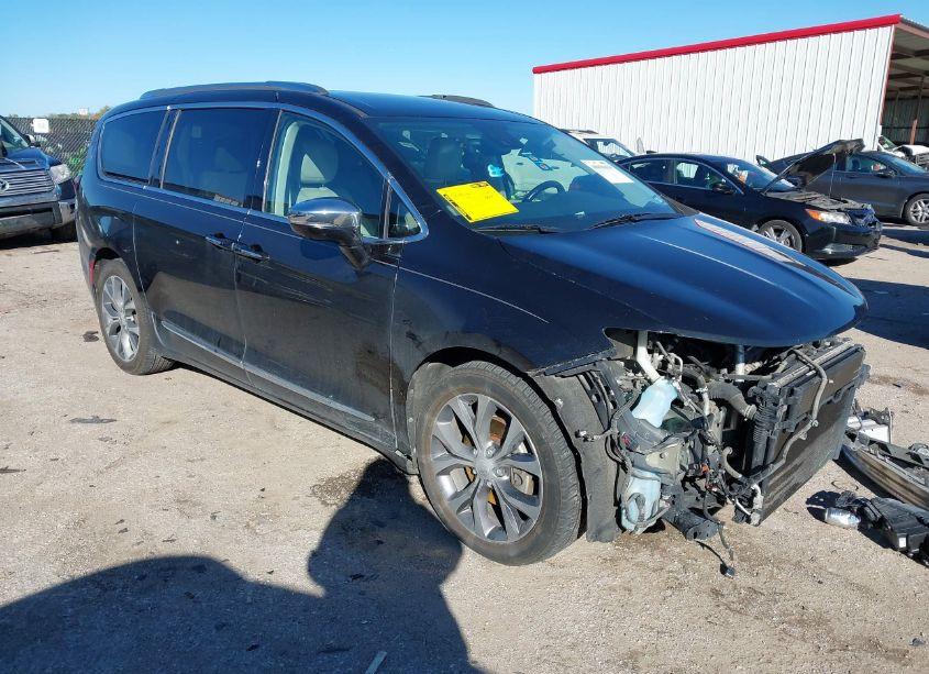 2017 Chrysler Pacifica LIMITED (VIN 2C4RC1GG1HR676921) main photo