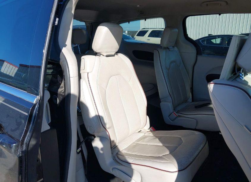 Photo 8 of 2017 Chrysler Pacifica LIMITED (VIN 2C4RC1GG1HR676921)