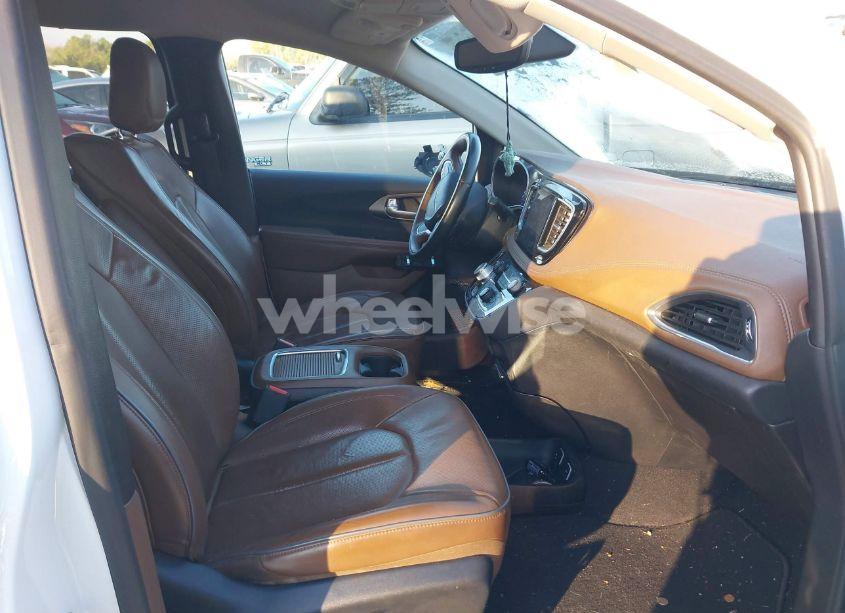 Photo 5 of 2017 Chrysler Pacifica LIMITED (VIN 2C4RC1GG1HR821584)