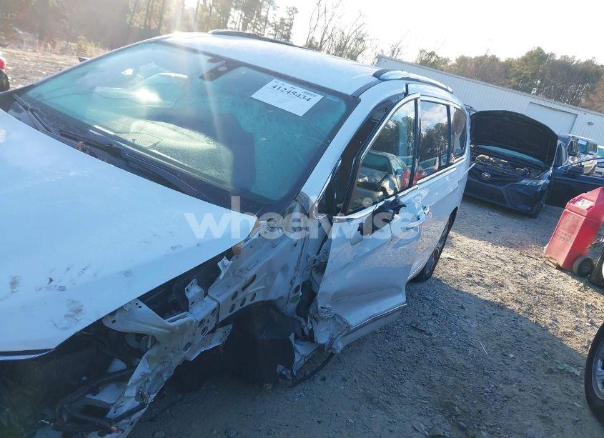 Photo 6 of 2017 Chrysler Pacifica LIMITED (VIN 2C4RC1GG1HR821584)