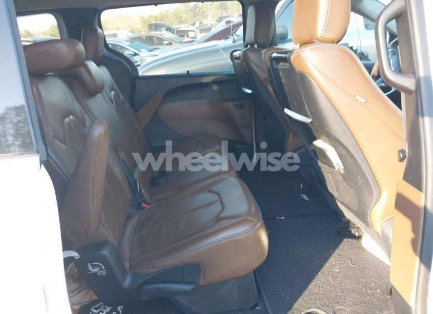 Photo 8 of 2017 Chrysler Pacifica LIMITED (VIN 2C4RC1GG1HR821584)