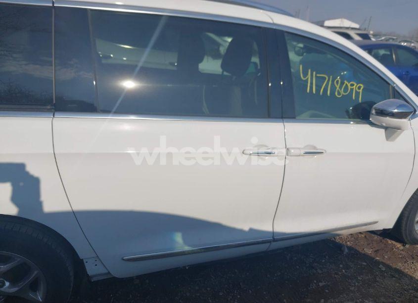 Photo 13 of 2018 Chrysler Pacifica LIMITED (VIN 2C4RC1GG1JR321589)