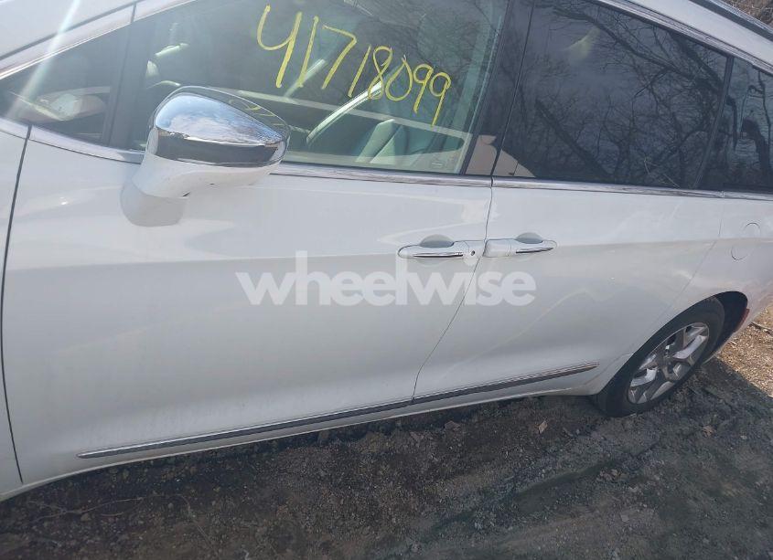 Photo 14 of 2018 Chrysler Pacifica LIMITED (VIN 2C4RC1GG1JR321589)