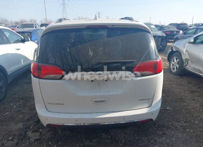 Photo 16 of 2018 Chrysler Pacifica LIMITED (VIN 2C4RC1GG1JR321589)