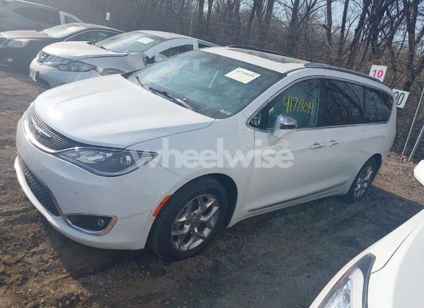 Photo 2 of 2018 Chrysler Pacifica LIMITED (VIN 2C4RC1GG1JR321589)
