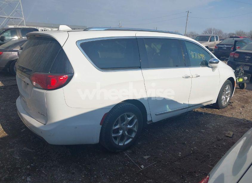 Photo 4 of 2018 Chrysler Pacifica LIMITED (VIN 2C4RC1GG1JR321589)
