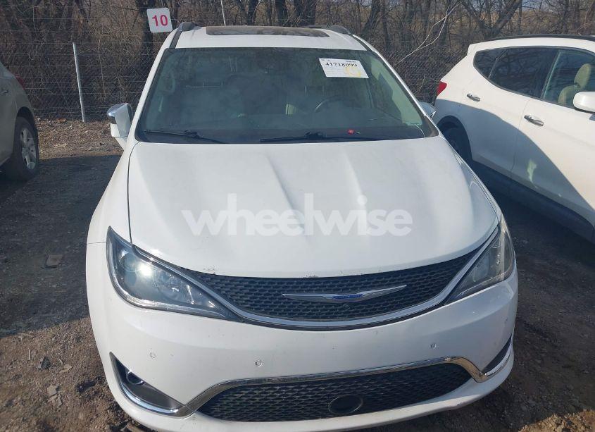 Photo 6 of 2018 Chrysler Pacifica LIMITED (VIN 2C4RC1GG1JR321589)