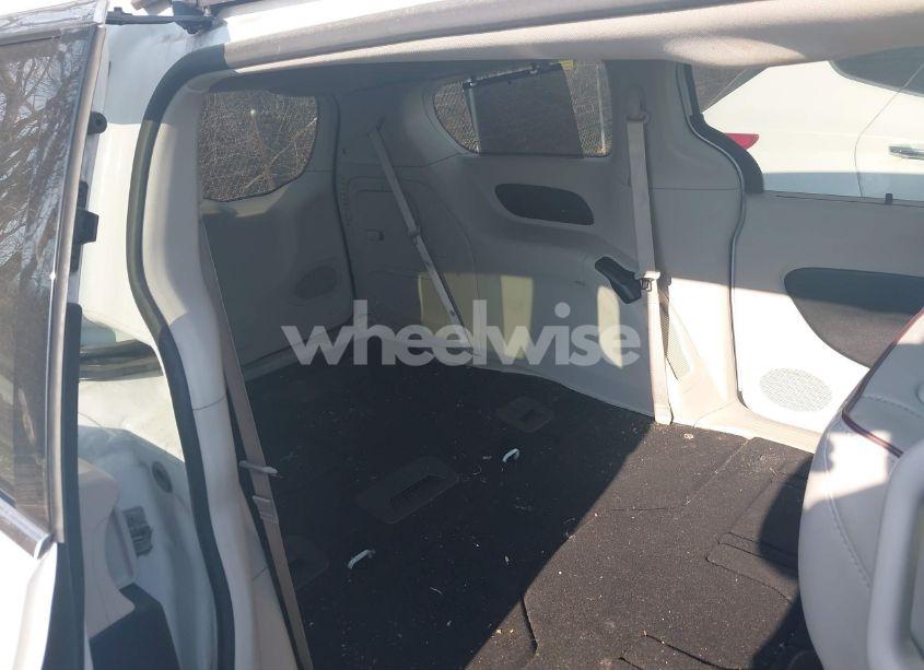 Photo 8 of 2018 Chrysler Pacifica LIMITED (VIN 2C4RC1GG1JR321589)