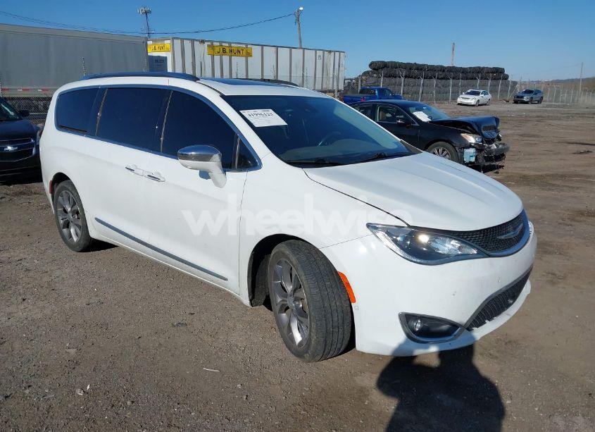 2019 Chrysler Pacifica LIMITED (VIN 2C4RC1GG1KR550792) main photo