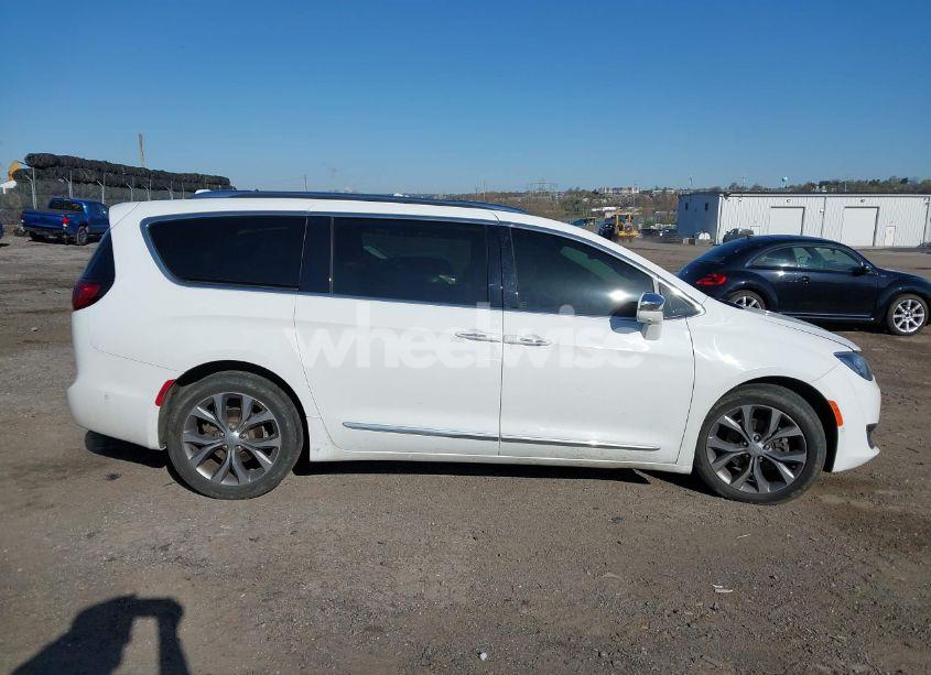 Photo 13 of 2019 Chrysler Pacifica LIMITED (VIN 2C4RC1GG1KR550792)
