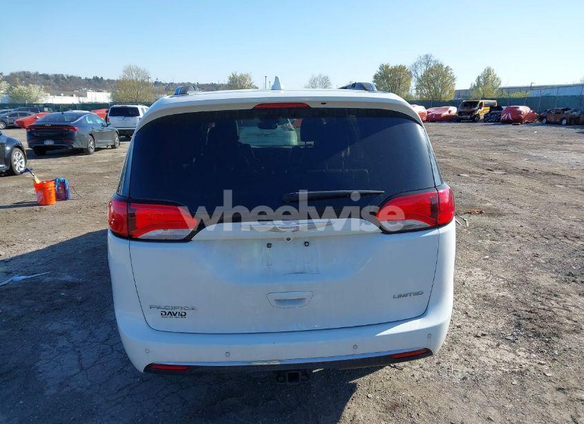 Photo 16 of 2019 Chrysler Pacifica LIMITED (VIN 2C4RC1GG1KR550792)