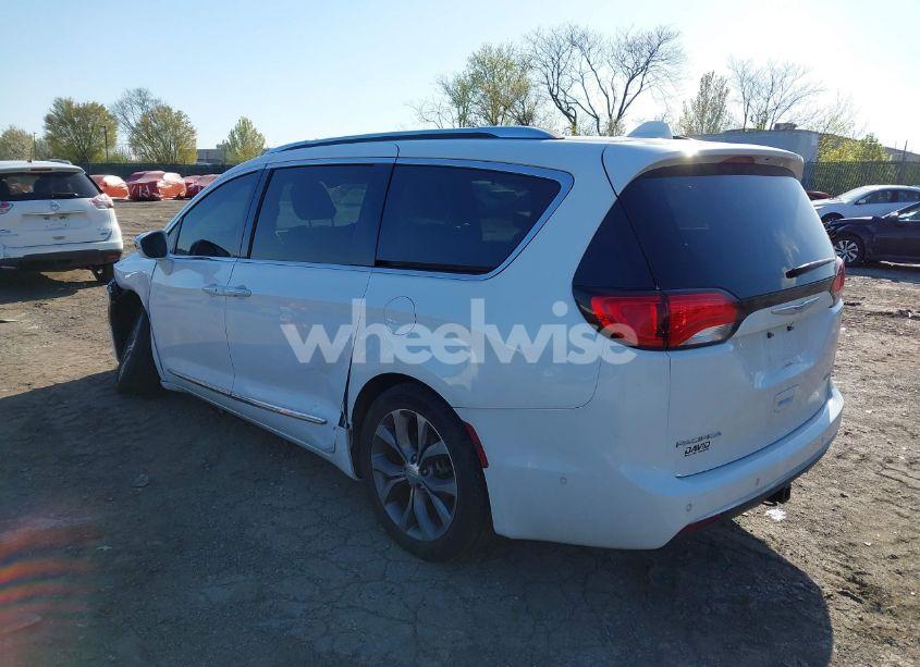 Photo 3 of 2019 Chrysler Pacifica LIMITED (VIN 2C4RC1GG1KR550792)