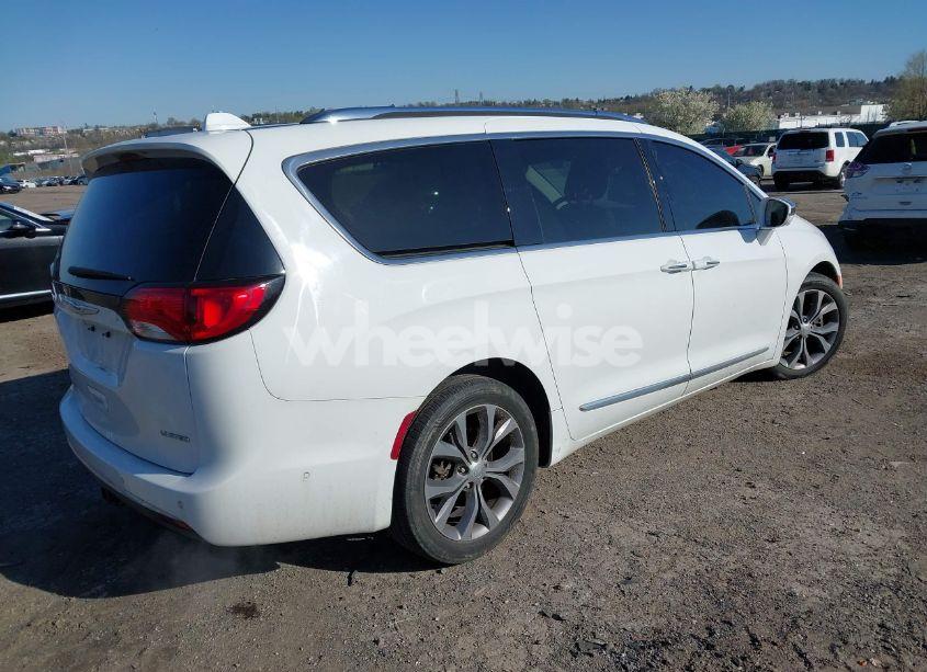 Photo 4 of 2019 Chrysler Pacifica LIMITED (VIN 2C4RC1GG1KR550792)