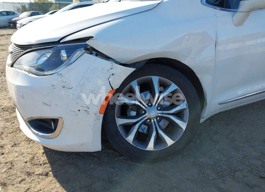 Photo 6 of 2019 Chrysler Pacifica LIMITED (VIN 2C4RC1GG1KR550792)