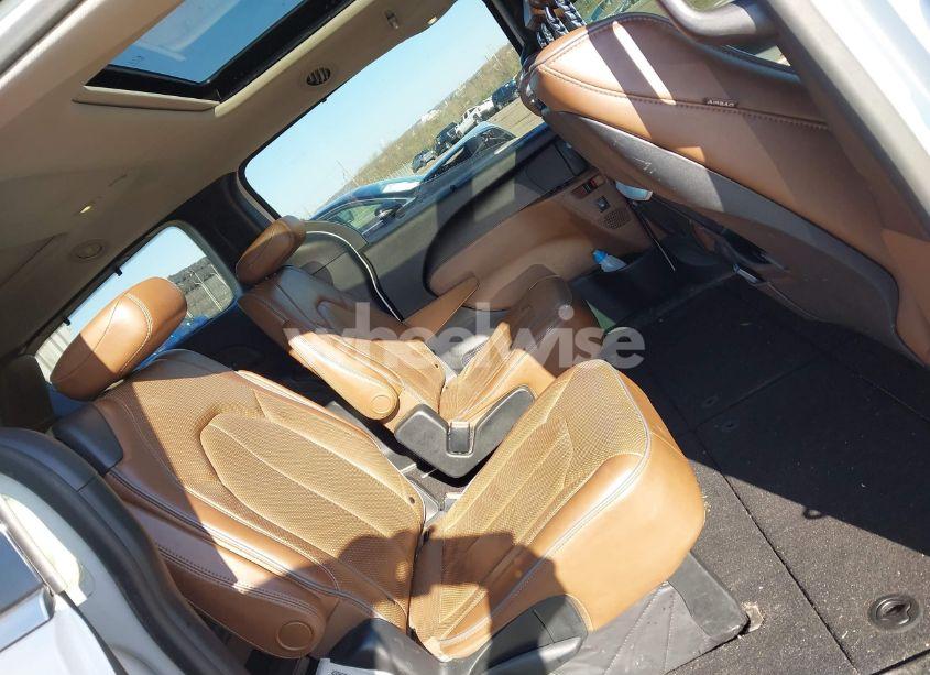 Photo 8 of 2019 Chrysler Pacifica LIMITED (VIN 2C4RC1GG1KR550792)