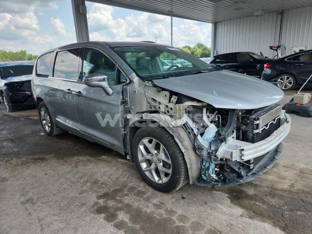 Photo 3 of 2019 CHRYSLER PACIFICA LIMITED (VIN 2C4RC1GG1KR610358)