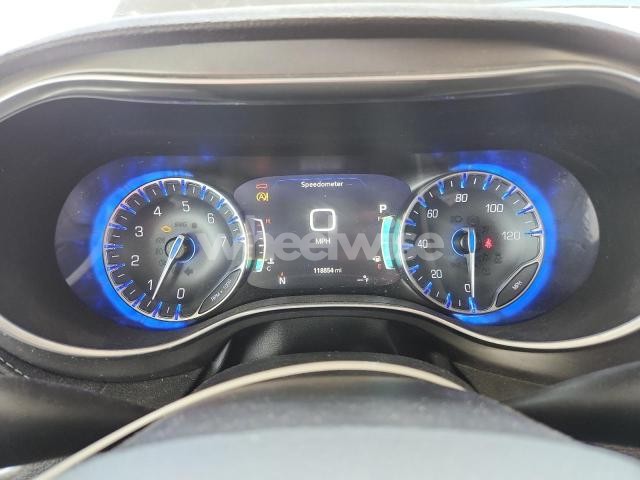 Photo 5 of 2019 CHRYSLER PACIFICA LIMITED (VIN 2C4RC1GG1KR610358)