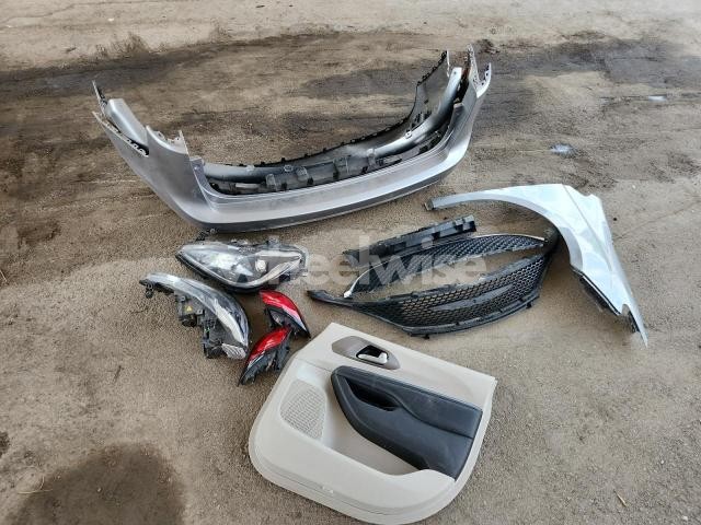 Photo 6 of 2019 CHRYSLER PACIFICA LIMITED (VIN 2C4RC1GG1KR610358)