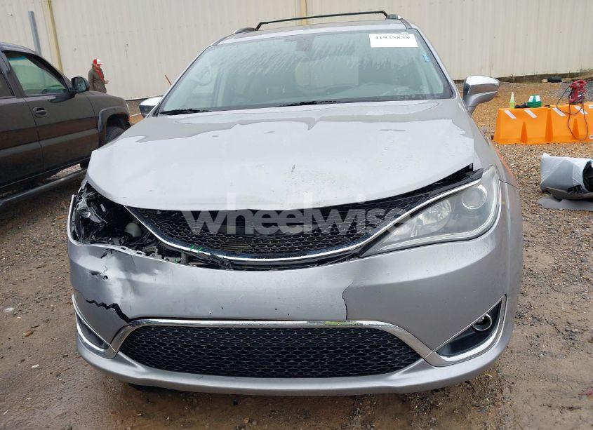 Photo 12 of 2019 Chrysler Pacifica LIMITED (VIN 2C4RC1GG1KR666302)
