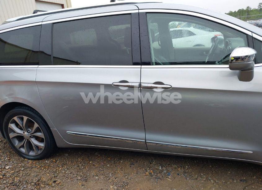 Photo 13 of 2019 Chrysler Pacifica LIMITED (VIN 2C4RC1GG1KR666302)