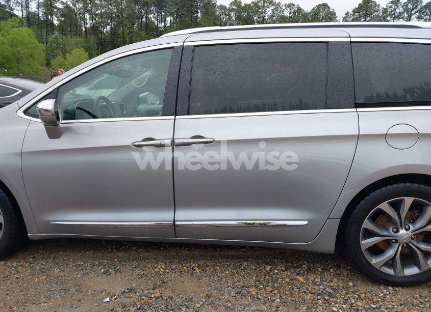 Photo 14 of 2019 Chrysler Pacifica LIMITED (VIN 2C4RC1GG1KR666302)