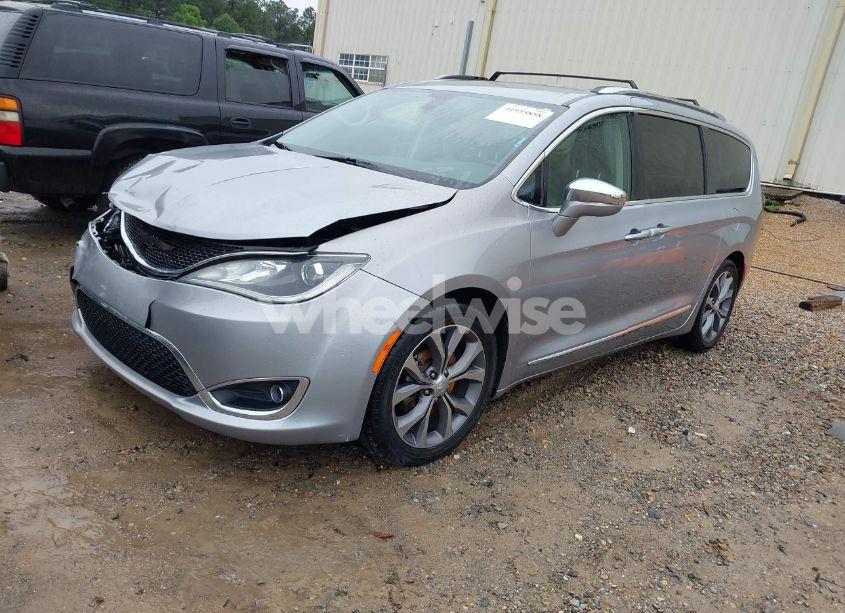 Photo 2 of 2019 Chrysler Pacifica LIMITED (VIN 2C4RC1GG1KR666302)