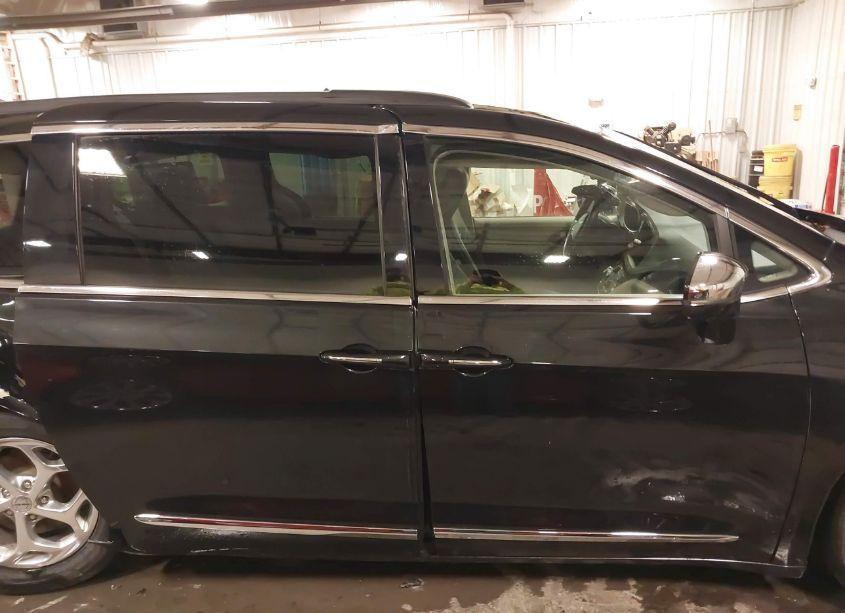 Photo 14 of 2022 Chrysler Pacifica LIMITED (VIN 2C4RC1GG1NR133550)