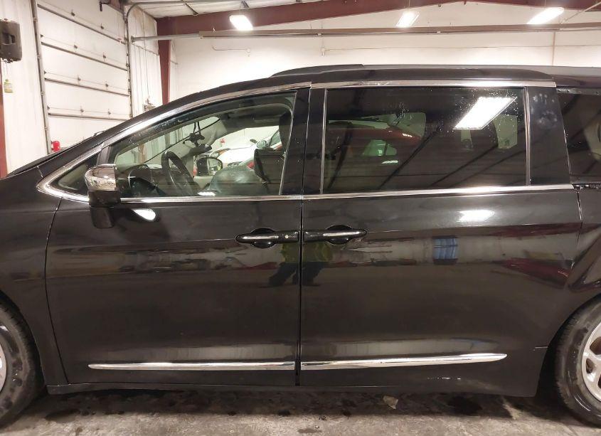 Photo 15 of 2022 Chrysler Pacifica LIMITED (VIN 2C4RC1GG1NR133550)