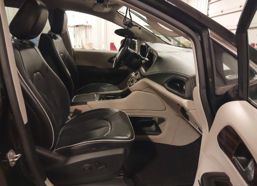 Photo 5 of 2022 Chrysler Pacifica LIMITED (VIN 2C4RC1GG1NR133550)