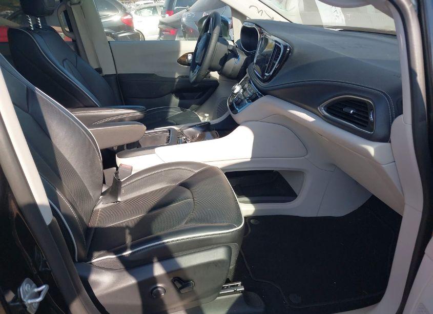 Photo 13 of 2023 Chrysler Pacifica LIMITED (VIN 2C4RC1GG1PR552355)