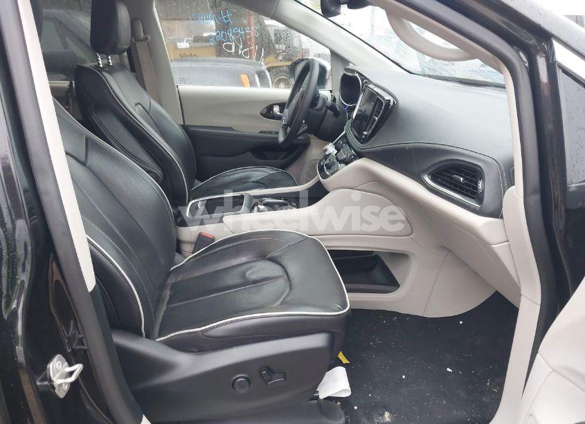 Photo 5 of 2023 Chrysler Pacifica LIMITED (VIN 2C4RC1GG1PR601585)