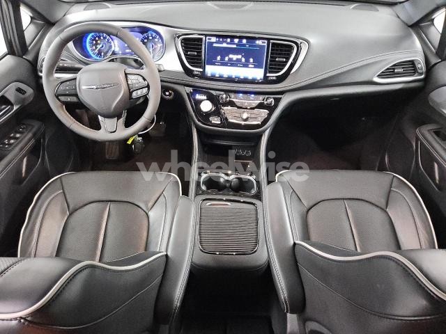 Photo 14 of 2025 CHRYSLER PACIFICA LIMITED (VIN 2C4RC1GG1SR529330)