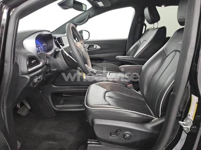 Photo 2 of 2025 CHRYSLER PACIFICA LIMITED (VIN 2C4RC1GG1SR529330)