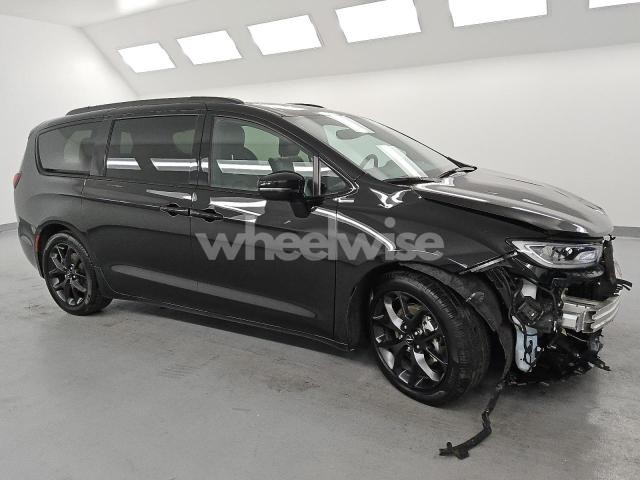 Photo 8 of 2025 CHRYSLER PACIFICA LIMITED (VIN 2C4RC1GG1SR529330)