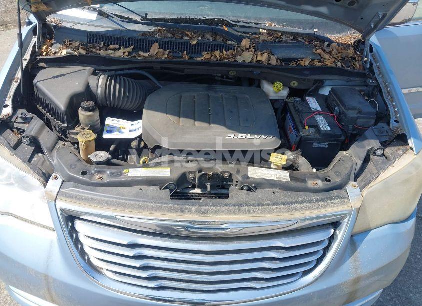 Photo 10 of 2013 Chrysler Town & COUNTRY LIMITED (VIN 2C4RC1GG2DR515553)