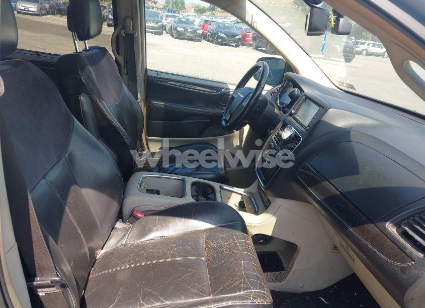 Photo 5 of 2013 Chrysler Town & COUNTRY LIMITED (VIN 2C4RC1GG2DR515553)