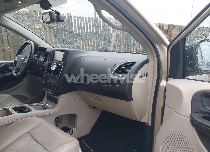 Photo 5 of 2013 Chrysler Town & COUNTRY LIMITED (VIN 2C4RC1GG2DR536256)