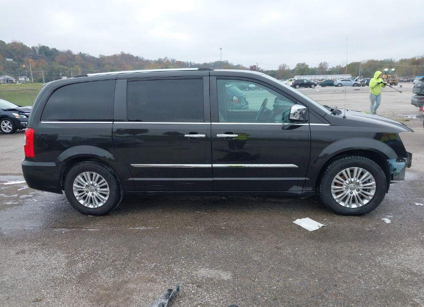 Photo 13 of 2014 Chrysler Town & COUNTRY LIMITED (VIN 2C4RC1GG2ER297387)