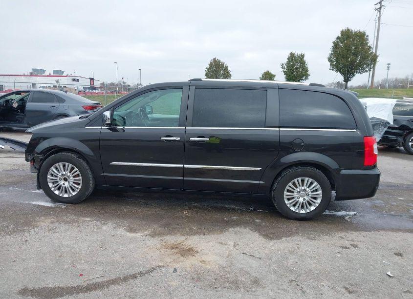 Photo 14 of 2014 Chrysler Town & COUNTRY LIMITED (VIN 2C4RC1GG2ER297387)