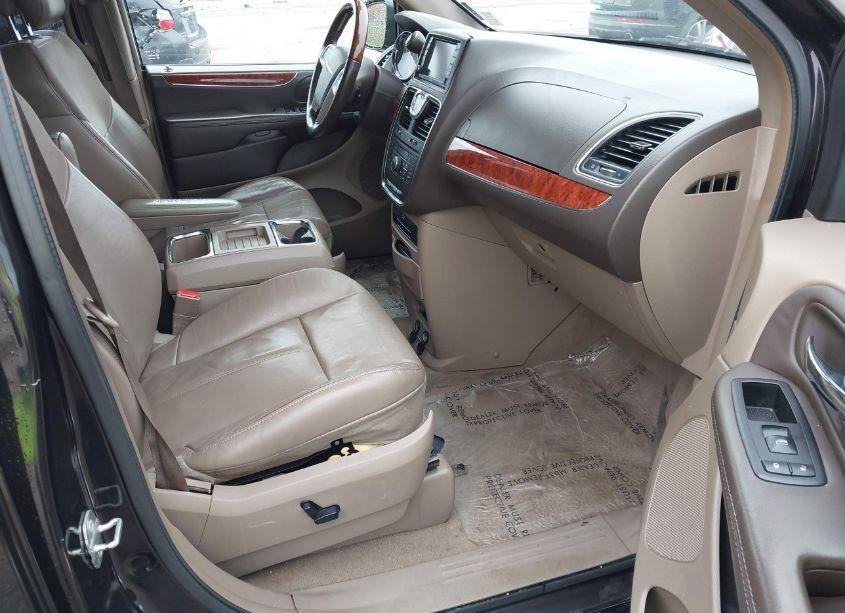 Photo 5 of 2014 Chrysler Town & COUNTRY LIMITED (VIN 2C4RC1GG2ER297387)