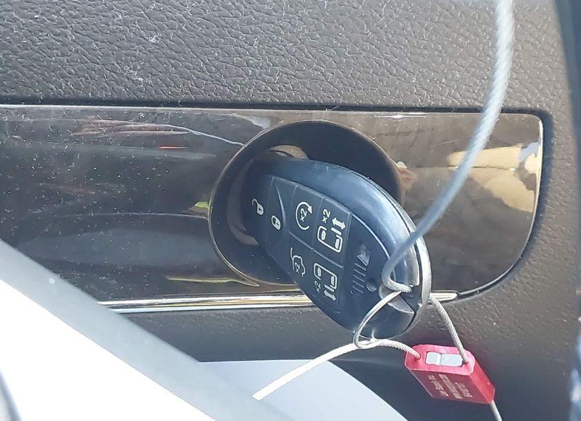 Photo 11 of 2014 Chrysler Town & COUNTRY LIMITED (VIN 2C4RC1GG2ER345518)